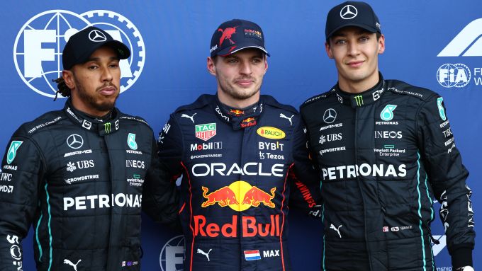 F1 GP Messico 2022, Città del Messico: Max Verstappen (Red Bull Racing) con George Russell e Lewis Hamilton (Mercedes AMG F1)
