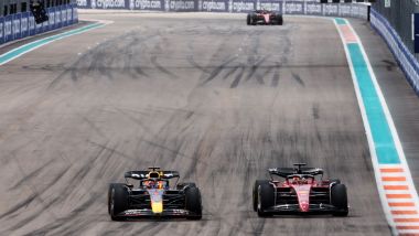 F1 GP Miami 2022: il sorpasso di Max Verstappen (Red Bull Racing) a Charles Leclerc (Scuderia Ferrari)