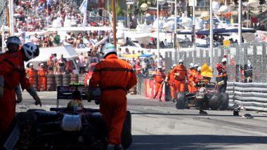 F1 GP Monaco 2011, Monte Carlo: l'incidente di Petrov (Lotus) e Alguersuari (Toro Rosso)