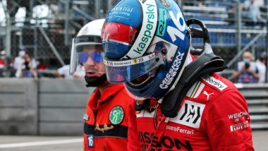 F1 GP Monaco 2021, Monte Carlo: Charles Leclerc (Ferrari) a testa bassa dopo l'incidente in qualifica