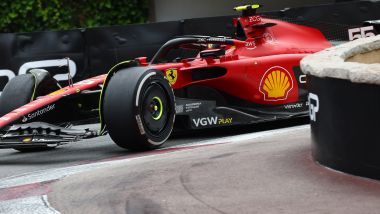 F1 GP Monaco 2023, Monte Carlo: Carlos Sainz (Ferrari) con l'ala anteriore danneggiata nel contatto con Esteban Ocon (Alpine)