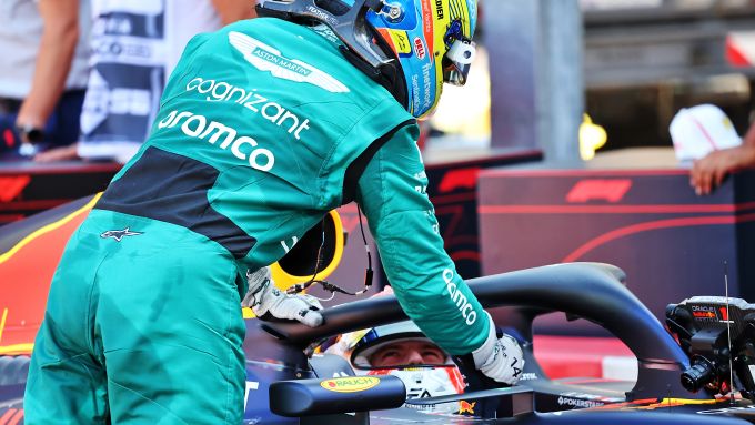 F1 GP Monaco 2023, Monte Carlo: Fernando Alonso (Aston Martin Racing) si congratula con Max Verstappen (Red Bull Racing) 