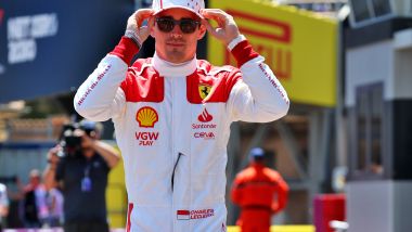F1 GP Monaco 2023, Monte Carlo: la tuta speciale che Charles Leclerc (Scuderia Ferrari) ha messo all'asta per l'Emilia-Romagna