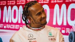 Hamilton nega l'ipotesi Ferrari e preannuncia il rinnovo Mercedes