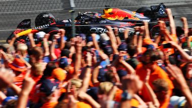 F1 GP Olanda 2022, Zandvoort: Max Verstappen (Red Bull Racing) esulta per la pole