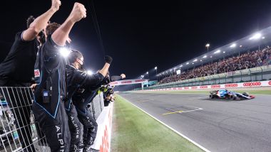 F1 GP Qatar 2021, Doha: Fernando Alonso (Alpine F1 Team) taglia il traguardo 