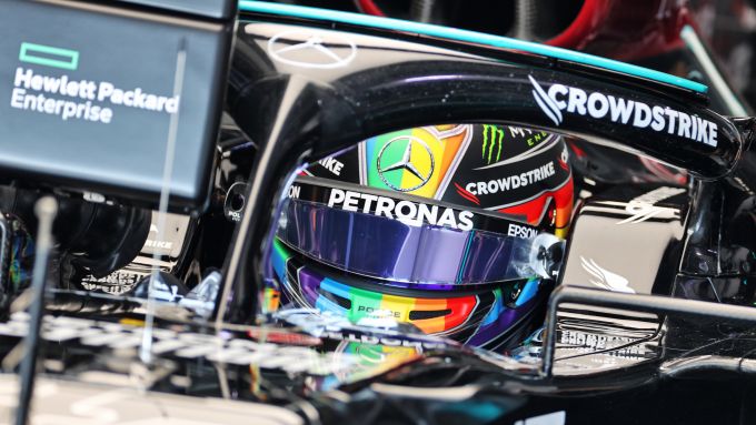 F1 GP Qatar 2021, Doha: Lewis Hamilton (Mercedes AMG F1) con il suo casco arcobaleno
