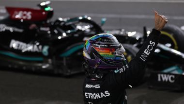 F1 GP Qatar 2021, Doha: Lewis Hamilton (Mercedes AMG F1) festeggia la vittoria