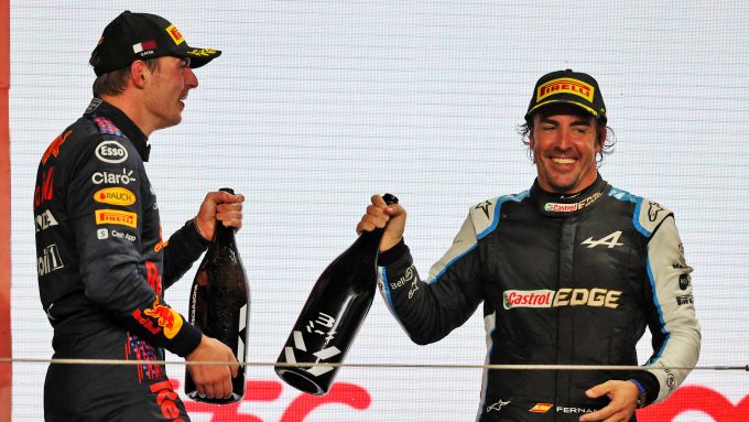 F1 GP Qatar 2021, Losail: Max Verstappen (Red Bull) e Fernando Alonso (Alpine)