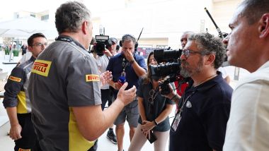 F1 GP Qatar 2023, Losail: Mario Isola (Pirelli) a colloquio con i giornalisti sul posto