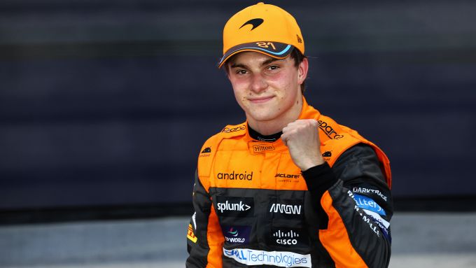 F1 GP Qatar 2023, Losail: Oscar Piastri (McLaren F1 Team) festeggia la ''sprint pole''