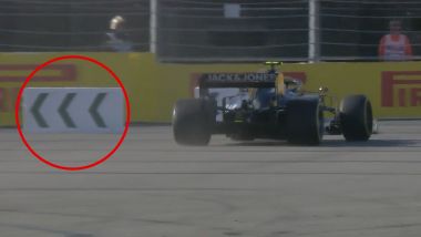 F1 GP Russia 2019, Sochi: Kevin Magnussen (Haas) salta il cartello in curva-2