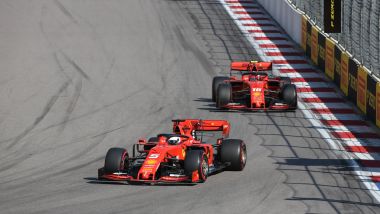 F1 GP Russia 2019, Sochi: Leclerc e Vettel (Ferrari) nelle fasi iniziali di gara