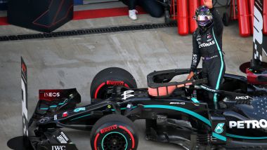 F1, GP Russia 2020: Lewis Hamilton (Mercedes) festeggia la pole position