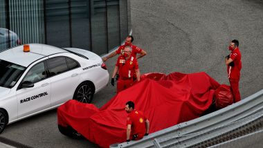 F1 GP Russia 2020, Sochi: la Ferrari SF1000 di Sebastian Vettel dopo il botto in qualifica