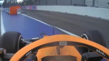 F1 GP Russia 2021, Sochi: Lando Norris (McLaren F1 Team) taglia l'ingresso corsia box