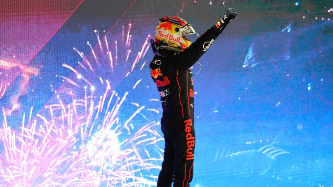 F1 GP Singapore 2022, Marina Bay: Sergio Perez (Red Bull Racing) festeggia la vittoria