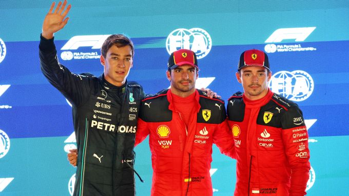 F1 GP Singapore 2023, Marina Bay: Carlos Sainz, Charles Leclerc (Scuderia Ferrari) e George Russell (Mercedes AMG F1)