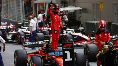 F1 GP Singapore 2023, Marina Bay: Carlos Sainz (Scuderia Ferrari) festeggia la pole position