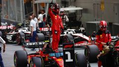 F1 GP Singapore 2023, LIVE Qualifiche: Sainz in pole, Leclerc 3°