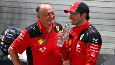 F1 GP Singapore 2023, Marina Bay: Frederic Vasseur sorride con Carlos Sainz (Scuderia Ferrari)
