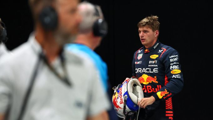 F1 GP Singapore 2023, Marina Bay: Max Verstappen (Red Bull Racing) dopo l'eliminazione in Q2
