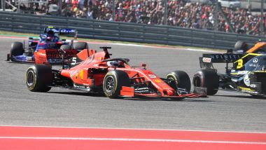 F1, GP Stati Uniti 2019: Sebastian Vettel (Ferrari) superato da Daniel Ricciardo (Renault)