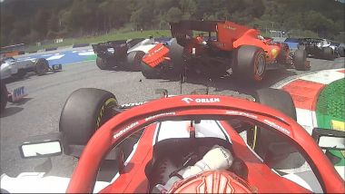 F1, GP Stiria 2020: lo scontro tra Charles Leclerc e Sebastian Vettel (Ferrari)