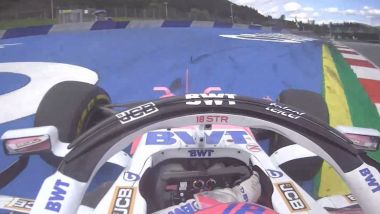 F1 GP Stiria 2020, Red Bull Ring: il sorpasso fuori pista di Stroll (Racing Point) su Ricciardo (Renault)