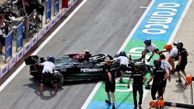 F1, GP Stiria 2021: Bottas in testacoda nella pit-lane