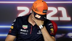 Verstappen consiglia a Hamilton di comprarsi degli occhiali
