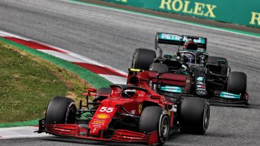 F1 GP Stiria 2021, Spielberg: Carlos Sainz (Ferrari) in gara davanti a Lewis Hamilton (Mercedes)