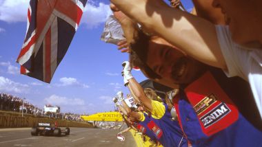 F1 GP Sudafrica 1985, Kyalami: Nigel Mansell (Williams) taglia vittorioso il traguardo 