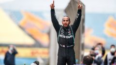 Hamilton e il rinnovo Mercedes: firma entro fine anno