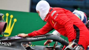 F1 GP Turchia 2020, Istanbul: Sebastian Vettel (Ferrari) si congratula con Lewis Hamilton (Mercedes)