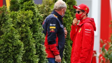 F1 GP Ungheria 2020, Budapest: Sebastian Vettel (Ferrari) parla con Helmut Marko (Red Bull)