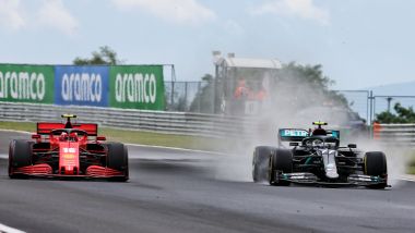 F1, GP Ungheria 2020: Charles Leclerc (Ferrari) viene superato da Valtteri Bottas (Mercedes)