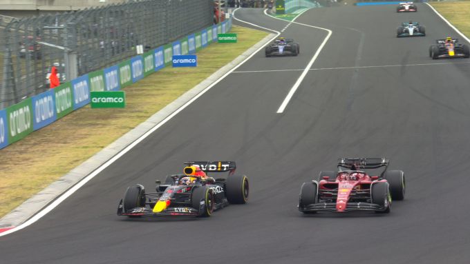 F1 GP Ungheria 2022, Budapest: Il sorpasso di Max Verstappen (Red Bull) su Charles Leclerc (Ferrari) | Foto Twitter F1