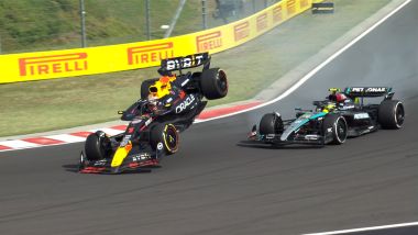 F1 GP Ungheria 2024: il contatto tra Verstappen e Hamilton | Foto: Twitter @F1