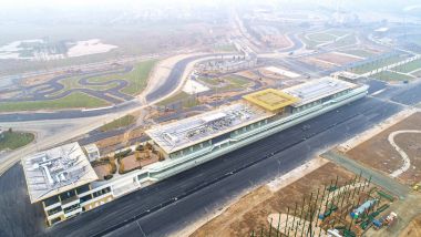 F1 GP Vietnam, la palazzina dei box del circuito di Hanoi vista dall'alto