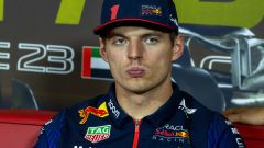 Verstappen, beffa all'autonoleggio: "Troppo giovane per l'AMG GT"