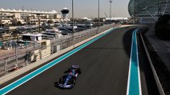 F1 Test Abu Dhabi: Ocon davanti a tutti, Sainz leader al mattino