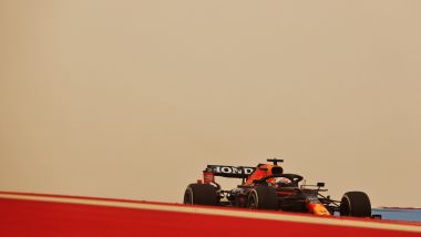 F1 Test Bahrain 2021, Sakhir: Max Verstappen (Red Bull Racing) con la RB16B in pista