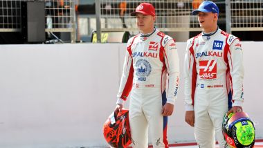 F1 Test Bahrain 2021, Sakhir: Mick Schumacher e Nikita Mazepin (Haas F1 Team)