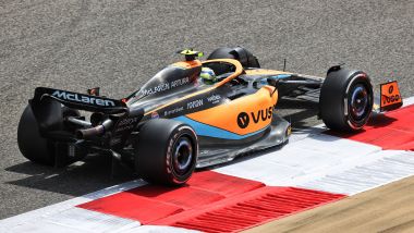 F1 Test Bahrain 2022, Sakhir: Lando Norris alla guida della McLaren MCL36