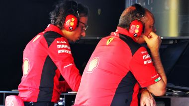 F1 Test Bahrain 2023, Sakhir: Frederic Vasseur al muretto con Laurent Mekies (Scuderia Ferrari)