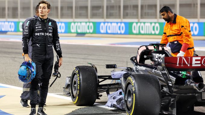 F1 Test Bahrain 2023, Sakhir: George Russell (Mercedes AMG F1) dopo il problema alla sua macchina