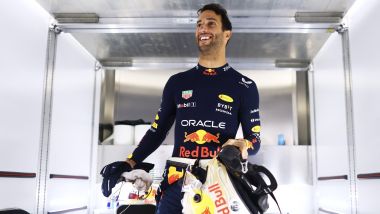 F1 Test Pirelli Silverstone 2023: Daniel Ricciardo (Red Bull) sorride prima di salire in macchina | Foto: Twitter @redbullracing