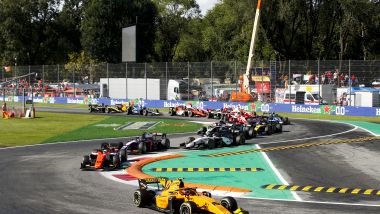 F2 2019, Monza Sprint Race: Aitken guida il gruppo in Prima Variante