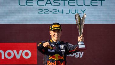 F2 Francia 2022: Liam Lawson (Carlin) festeggia la vittoria nella Sprint Race | Foto: Red Bull Content Pool